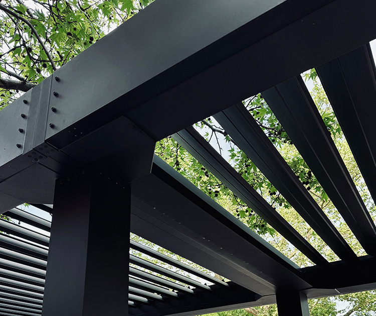 Dining Out NYC regulation-compliant
quality-built outdoor dining restaurant structures in NYC